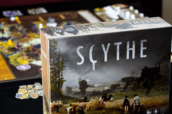Scythe from Stonemaier Games: board and box; Review